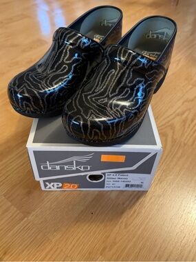 Dansko XP 2.0 Patent Glitter Waves Clogs in Black with Silver size 41